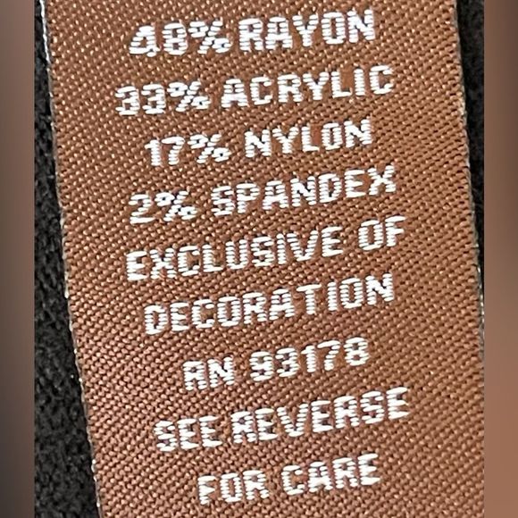 ADRIENNE VITTADINI like new front close sweater, black, size Medium - Picture 7 of 7